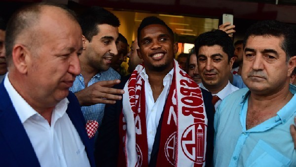 Samuel Eto'o, yarın imzalıyor
