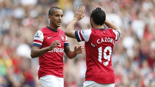 Theo Walcott ve Santi Cazorla nikah tazelediler