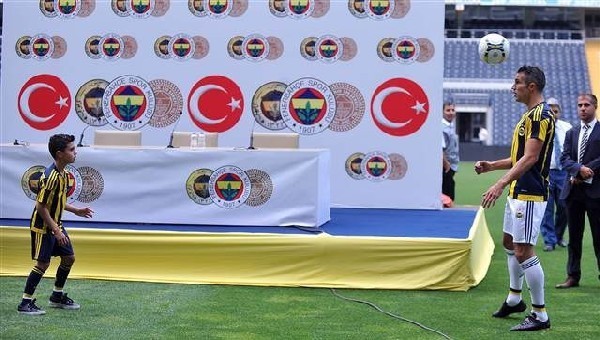 Van Persie'nin geliş görüntüleri