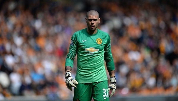 Victor Valdes ile Manchester United'ın yolları ayrılıyor