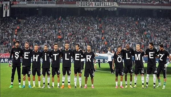 Beşiktaşlı futbolcular şehitlerimizi unutmadı