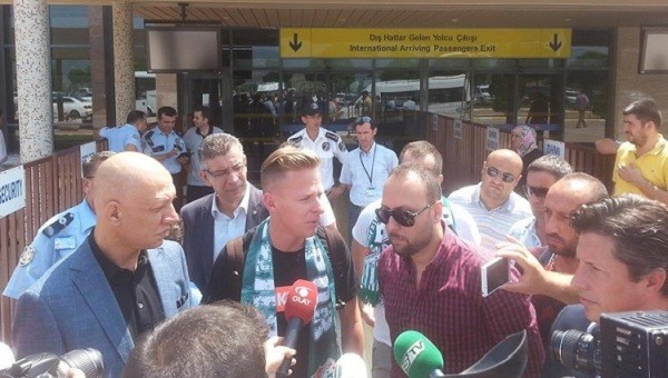 Bursaspor'un yeni transferi Dzsudzsak geldi