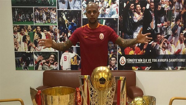 Felipe Melo'dan 3 kupalı paylaşım