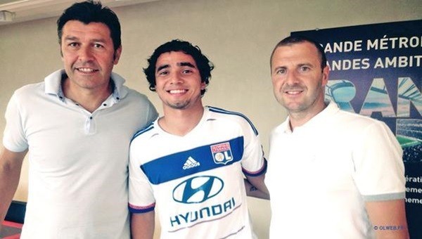 Rafael, Lyon'a transfer oldu