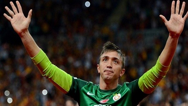 Galatasaray taraftarlarından Muslera'ya destek