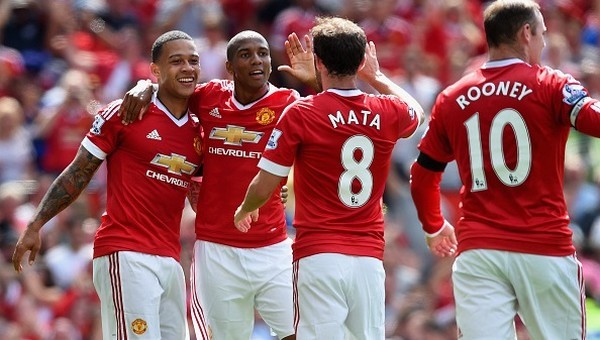 Manchester United galibiyetle başladı