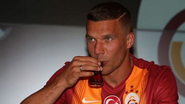 Podolski'den Fenerbahçe'ye gönderme