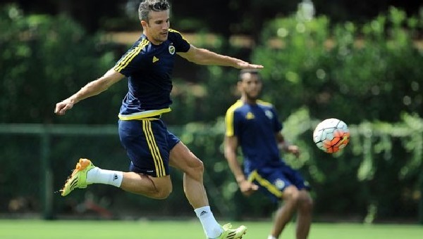 Robin van Persie takımla çalıştı