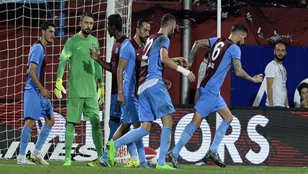 Trabzonsporlu iki isim sahada tartıştı