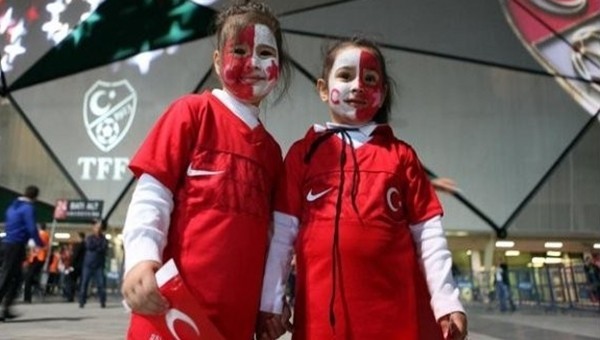Konya, kırmızı beyaza büründü