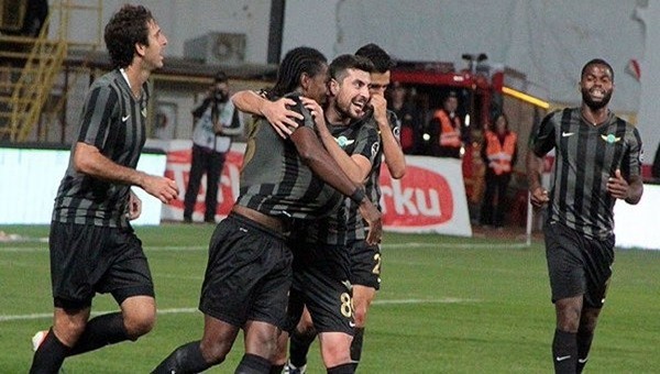 Akhisar Belediyespor'un zirve yürüyüşü