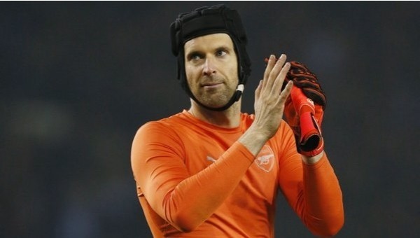 Arsenal yıktı geçti, Cech rekora yaklaştı