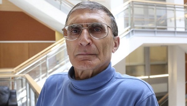 Aziz Sancar, futbolcuğu bırakıp bilim adamı oldu