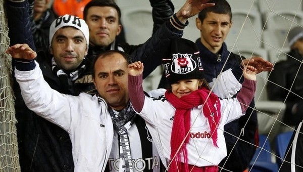 Beşiktaş taraftarı Fikret Orman'ı dinledi