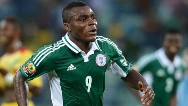 Emenike'den flaş karar