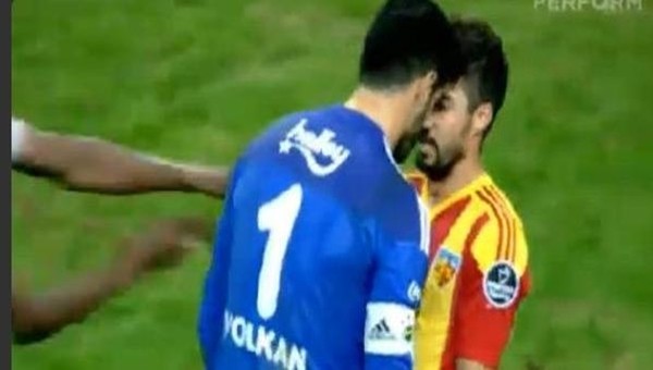 Kayserispor-Fenerbahçe maçının son dakikasında saha karıştı