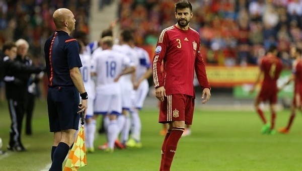 Pique'den ıslık ve Sergio Ramos açıklaması