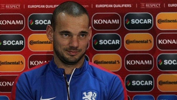 Kazak gazetecilerinden Sneijder'e sürpriz