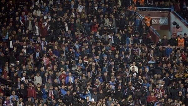 Trabzonspor'dan Fenerbahçe'ye pankartlı cevap