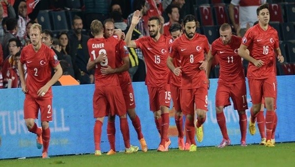 Türkiye'nin İzlanda ve Çek Cumhuriyeti maçları hangi kanalda?