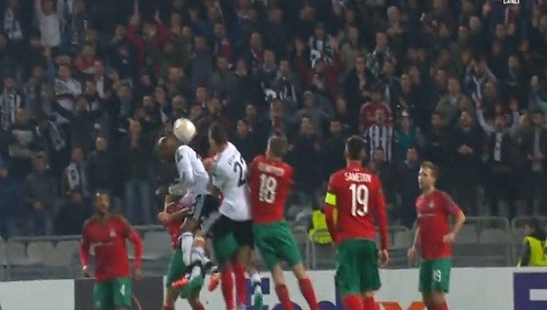 Beşiktaş'ın penaltısı güme gitti! Niasse...