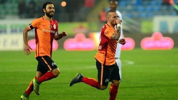 Sneijder'in en iyi performansı yetmedi