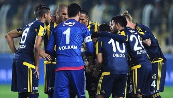 Fenerbahçe taraftarları sadece 2 oyuncuyu çağırdı