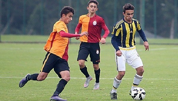 Galatasaray'ın gençleri Fenerbahçe'ye fark attı