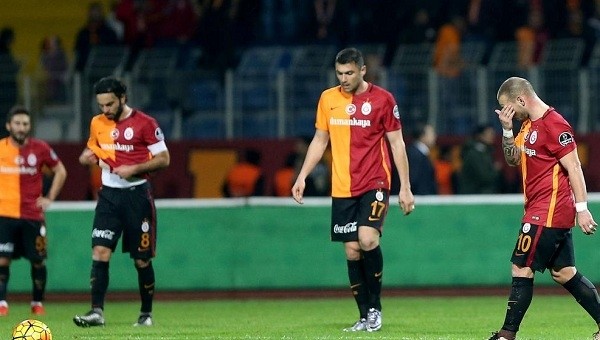 Galatasaray öne geçtiği maçlarda kayıp