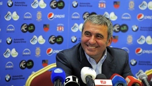 Gheorghe Hagi tarih yazmaya devam ediyor!