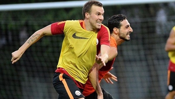 Grosskreutz kadına tekme attı mı?