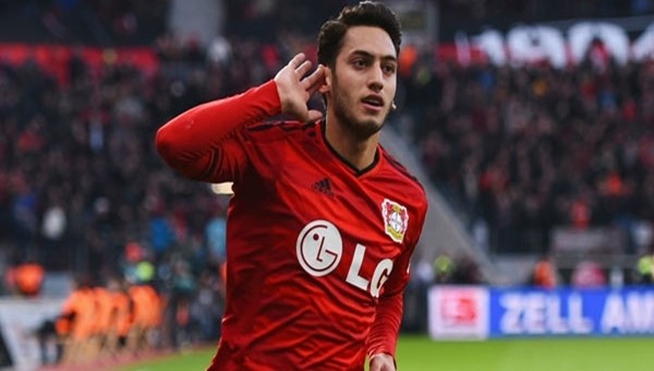 Hakan Çalhanoğlu en iyi 11'e aday gösterildi