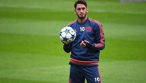 Hakan Çalhanoğlu'ndan Barcelona açıklaması