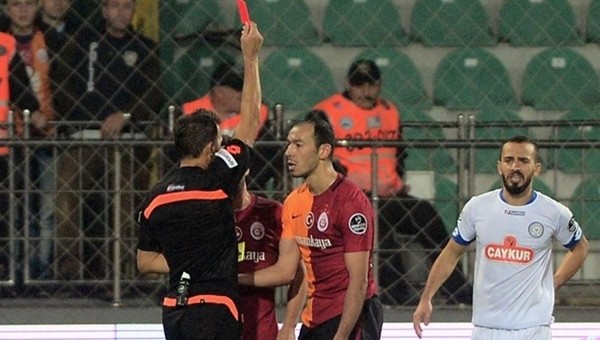 Hakemler Cimbom'a acımıyor!