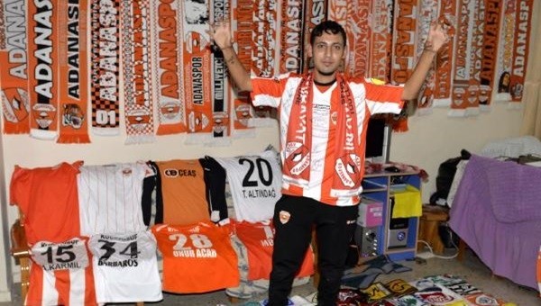 Adanaspor aşığı Murat'ın hayrete düşüren atkı sevdası