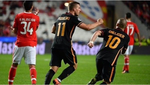 Lukas Podolski Devler Ligi'nde coşuyor