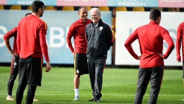 Mustafa Denizli ilk maçına çıkıyor