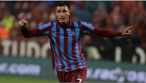 Oscar Cardozo bir ilk peşinde