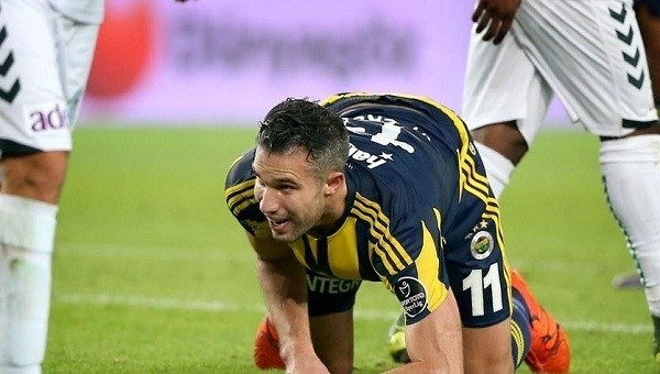 Robin van Persie kaleyi göremedi