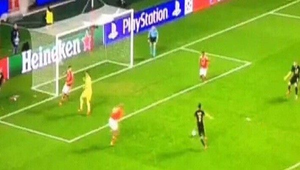 Yasin Öztekin'in Benfica maçında kaçırdığı gol