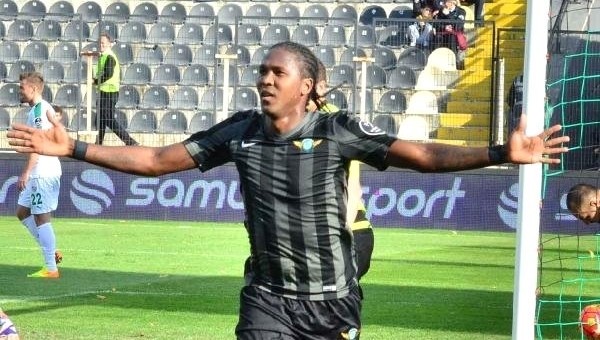 10 gol atan Rodallega kaça geldi?