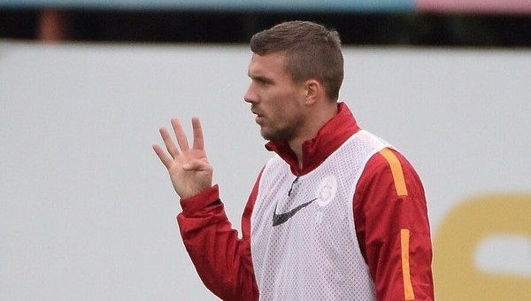 Akhisar Belediyespor maçı öncesi Galatasaray'da Podolski endişesi