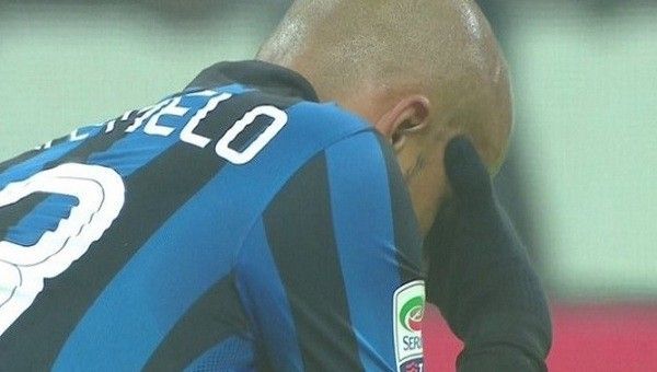 Felipe Melo, Genoa maçında yere yığıldı