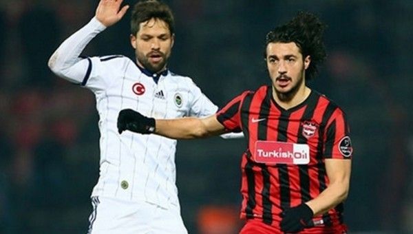 Fenerbahçe, zirveyi bırakmak istemiyor
