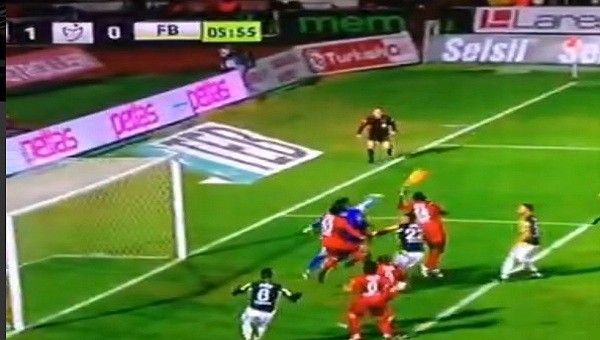 Fenerbahçe'nin yediği gol öncesi el mi var?