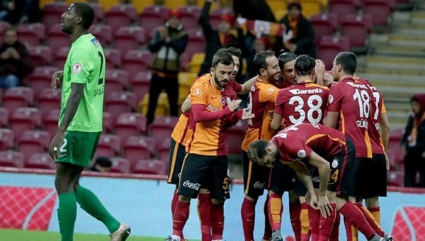Galatasaray'da Akhisar maçında kim nasıl oynadı?