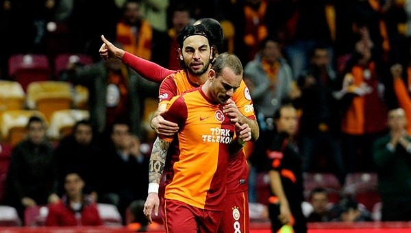 Galatasaray'da Sneijder'in yerinde kim oynayacak?