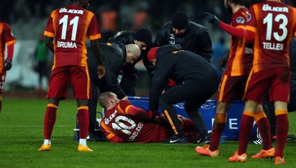 Galatasaraylıları korkutan Sneijder belirsizliği