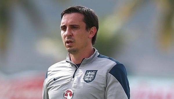 Gary Neville, İngiltere'nin yeni kralını istiyor