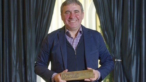 Gheorghe Hagi, Lucescu'yu 1 puanla geçti